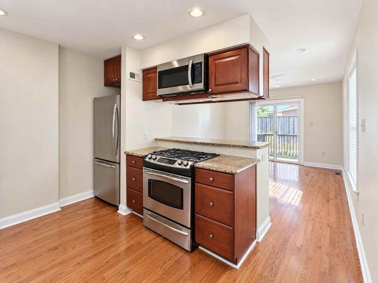 4455 Silverwood St - Photo 3 of 28