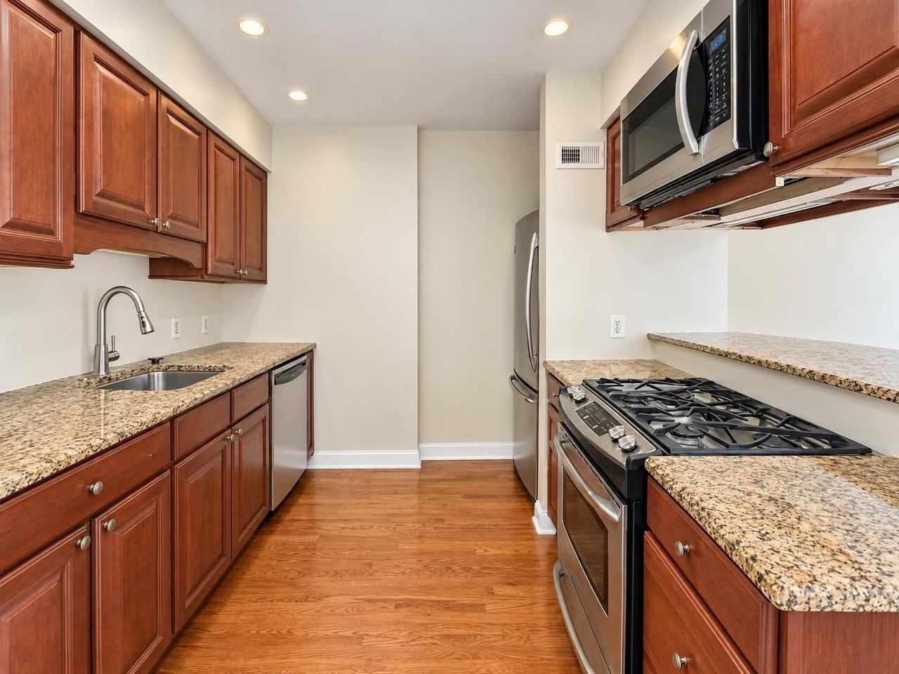 4455 Silverwood St - Photo 4 of 28