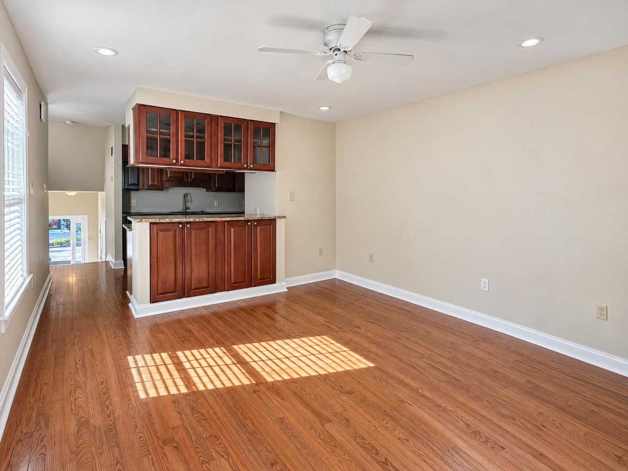 4455 Silverwood St - Photo 5 of 28