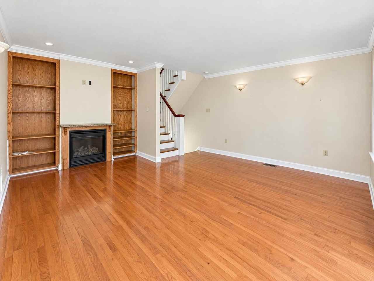 4455 Silverwood St - Photo 7 of 28