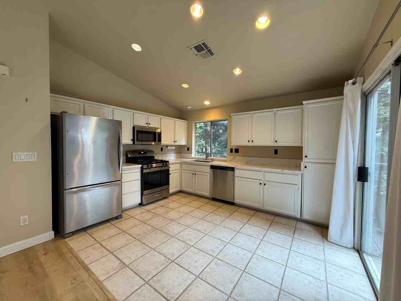 9446 Village Tree Dr - Photo 4 of 23