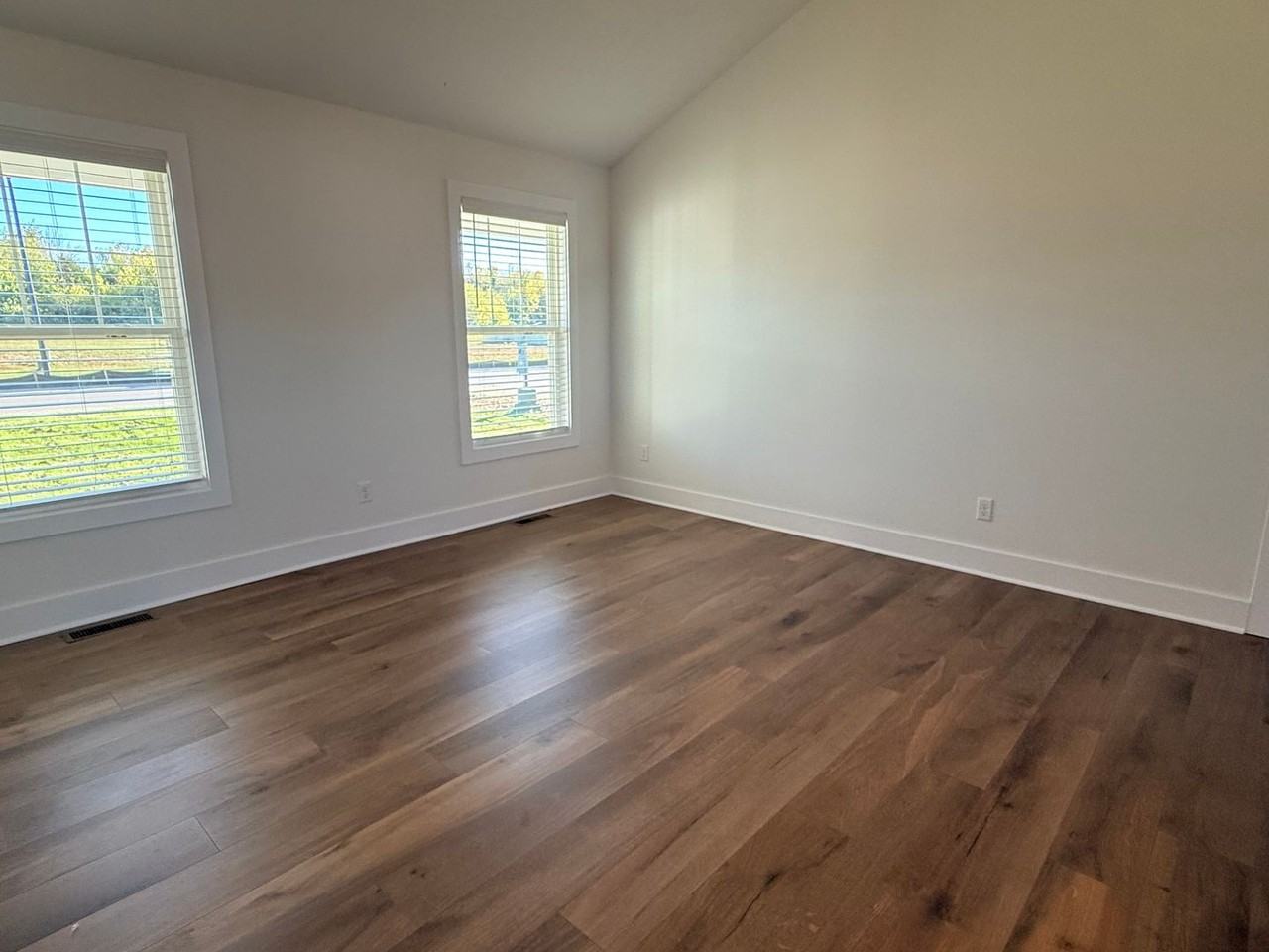 537 Tundra Ave - Photo 2 of 13