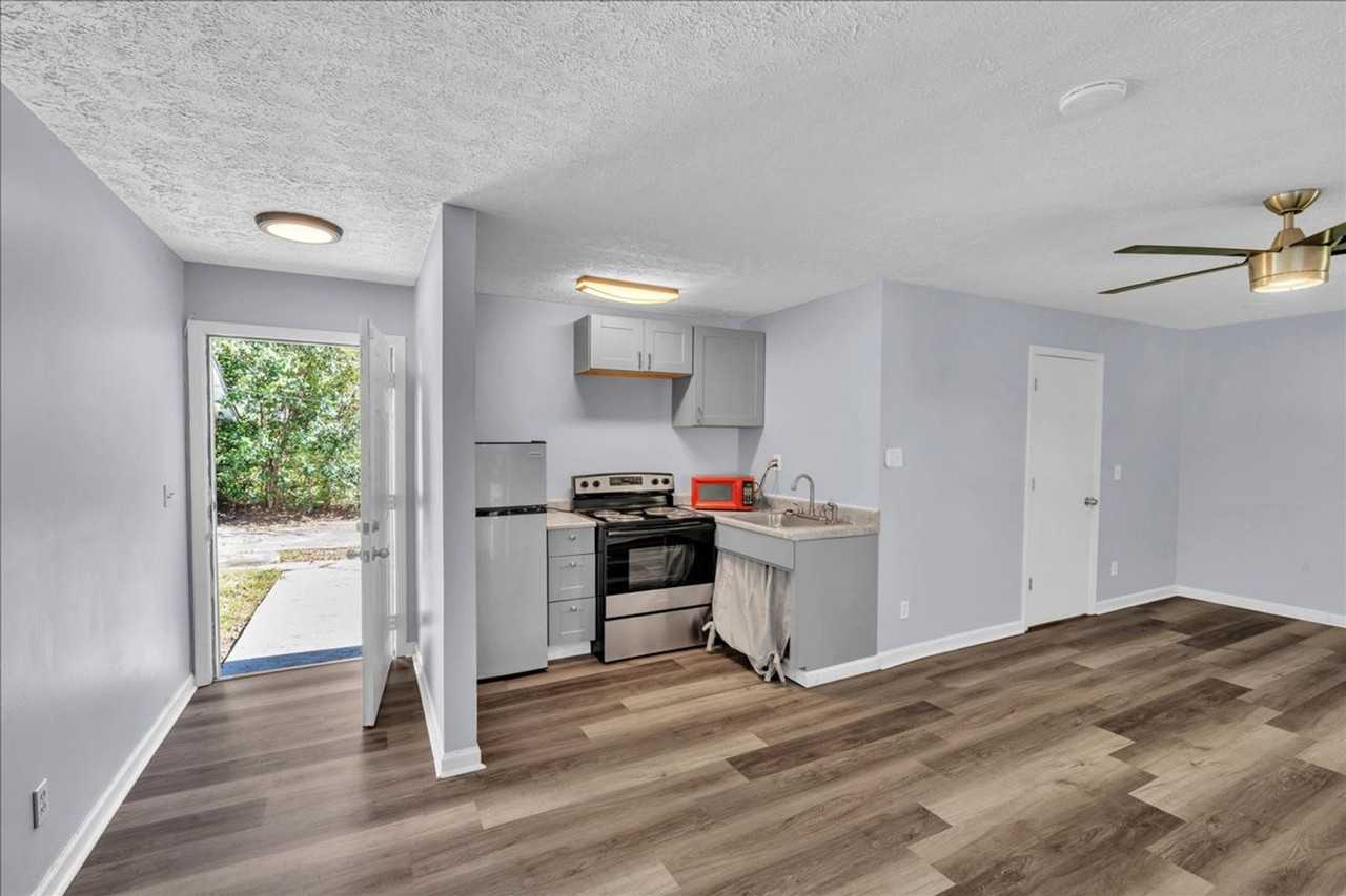 1153 Auburn Dr #B - Photo 3 of 8