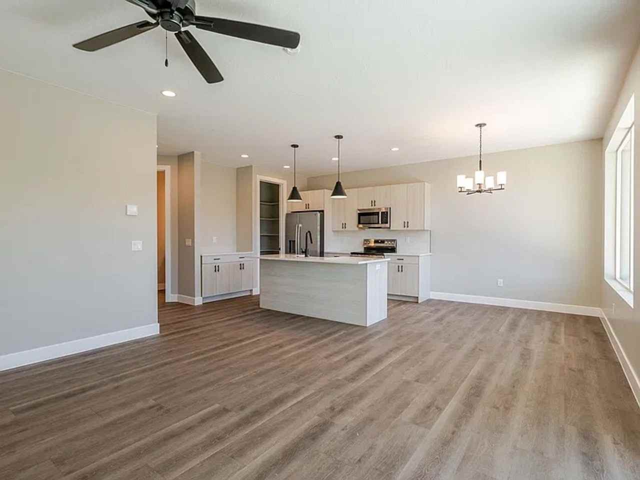2590 W Cougar Way #5 - Photo 7 of 37