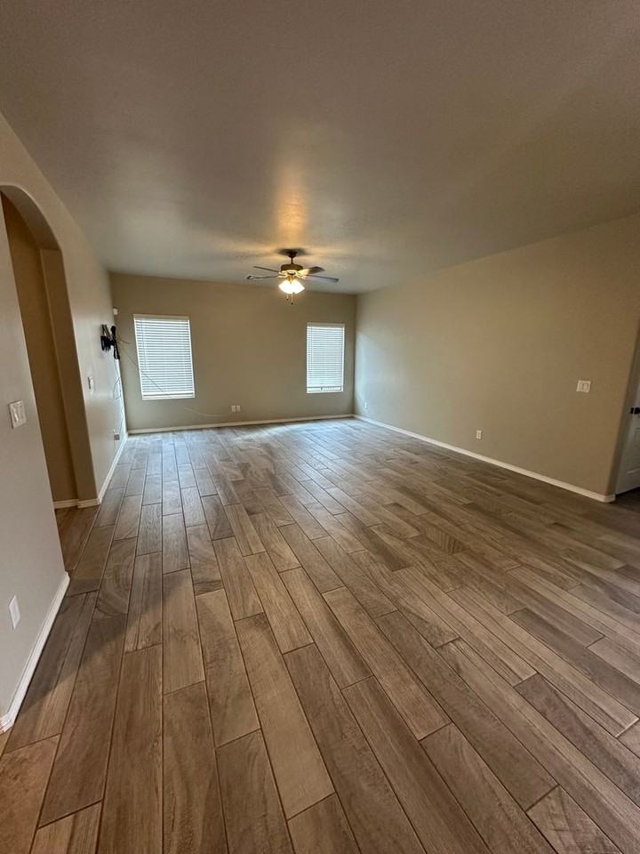 4610 Lotus Ave - Photo 3 of 34