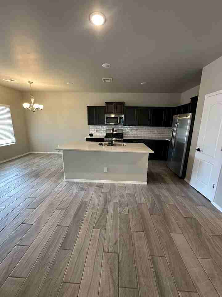 4610 Lotus Ave - Photo 4 of 34