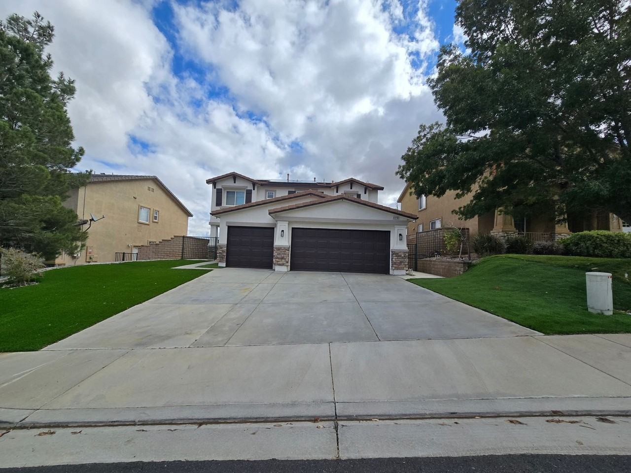 37218 Liana Ln - Photo 2 of 30