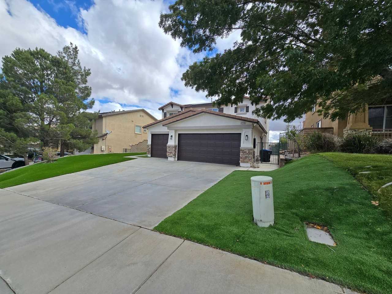 37218 Liana Ln - Photo 3 of 30