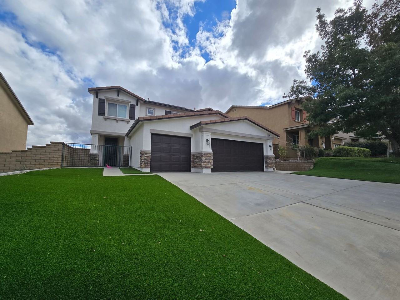 37218 Liana Ln - Photo 4 of 30