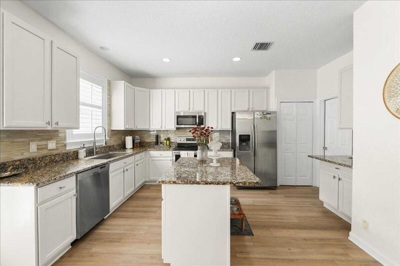 8044 Murano Cir - Photo 2 of 30