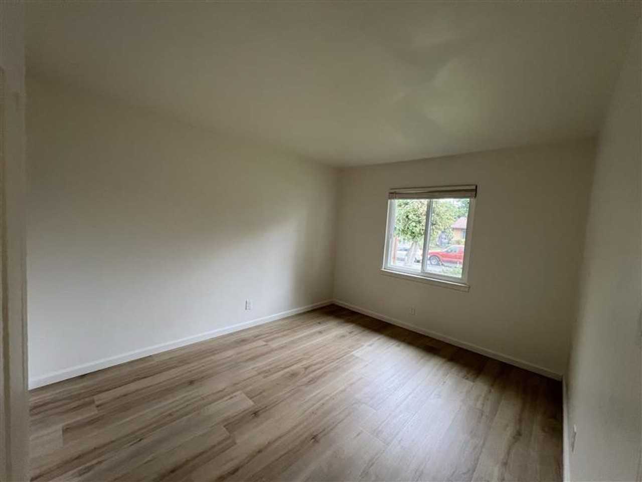 2221 Waterford Rd - Photo 4 of 11