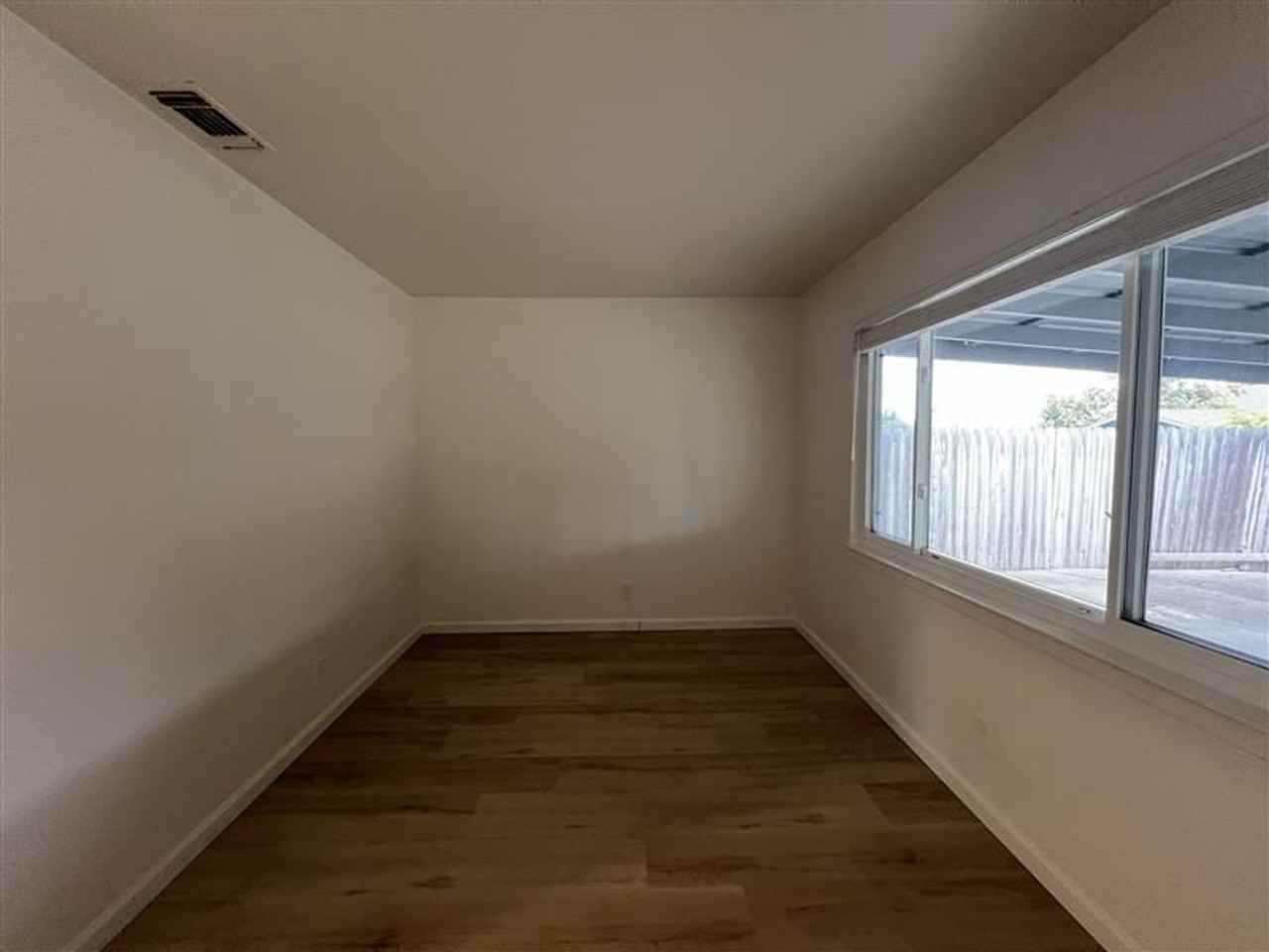 2221 Waterford Rd - Photo 5 of 11