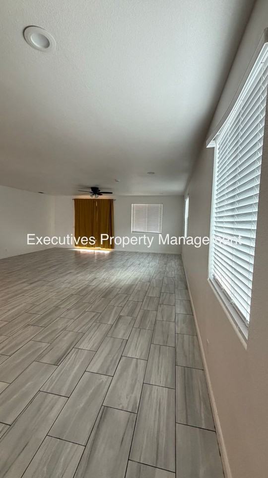 7411 Louise Ave - Photo 3 of 6