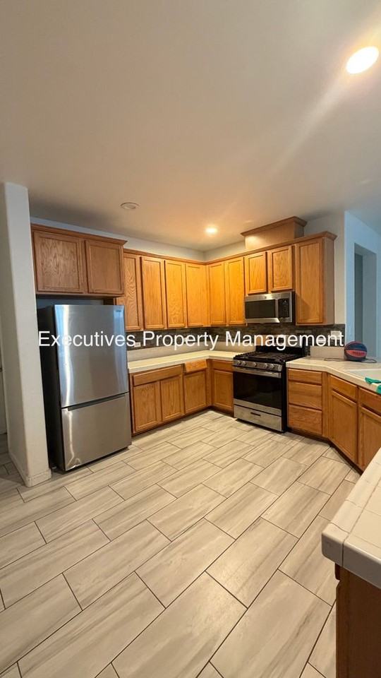 7411 Louise Ave - Photo 4 of 6