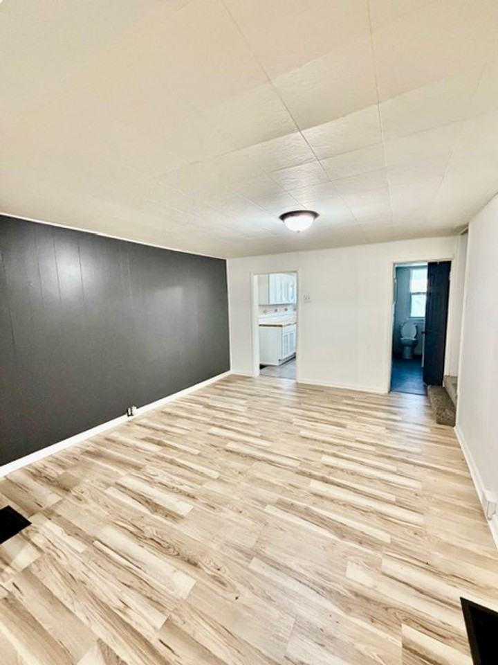 231 Lincoln St - Photo 3 of 16