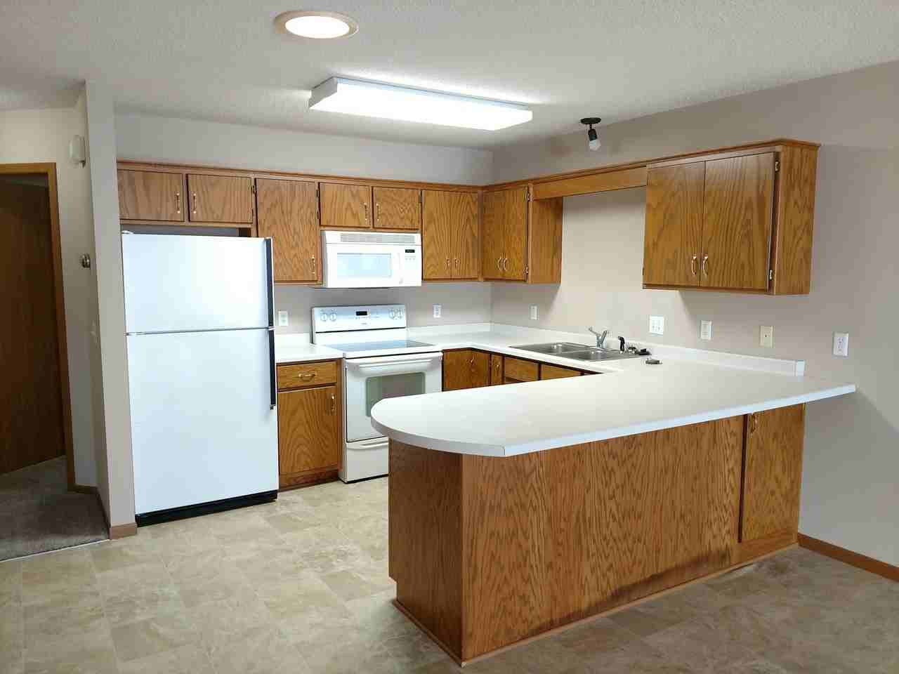 814 6th Ave Ne - Photo 2 of 5