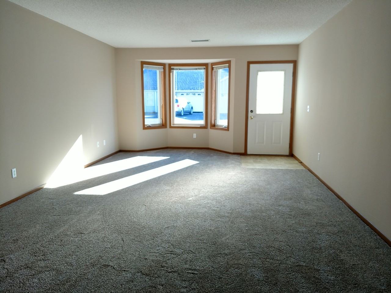814 6th Ave Ne - Photo 4 of 5