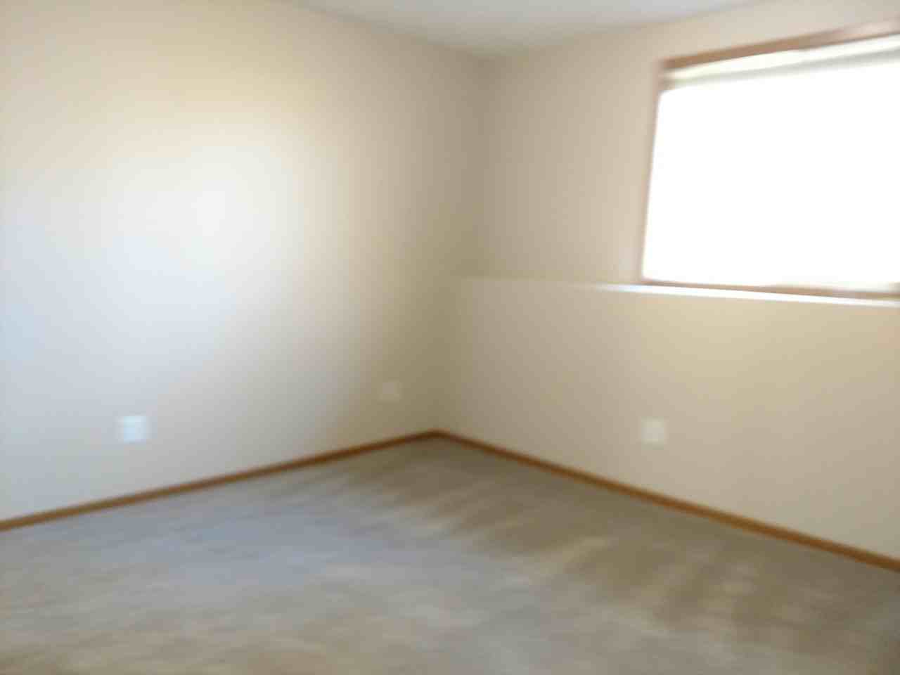 814 6th Ave Ne - Photo 5 of 5