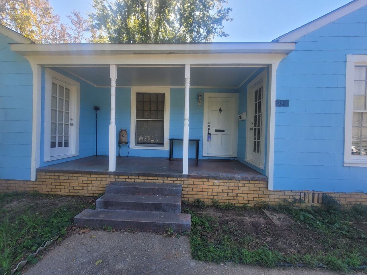 323 Albany Ave - Photo 2 of 39