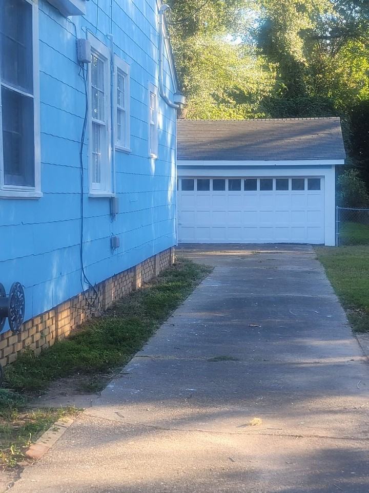 323 Albany Ave - Photo 4 of 39