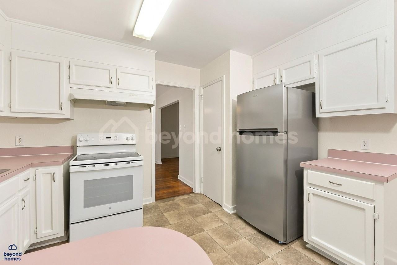300 Ridgewood Ave - Photo 3 of 31