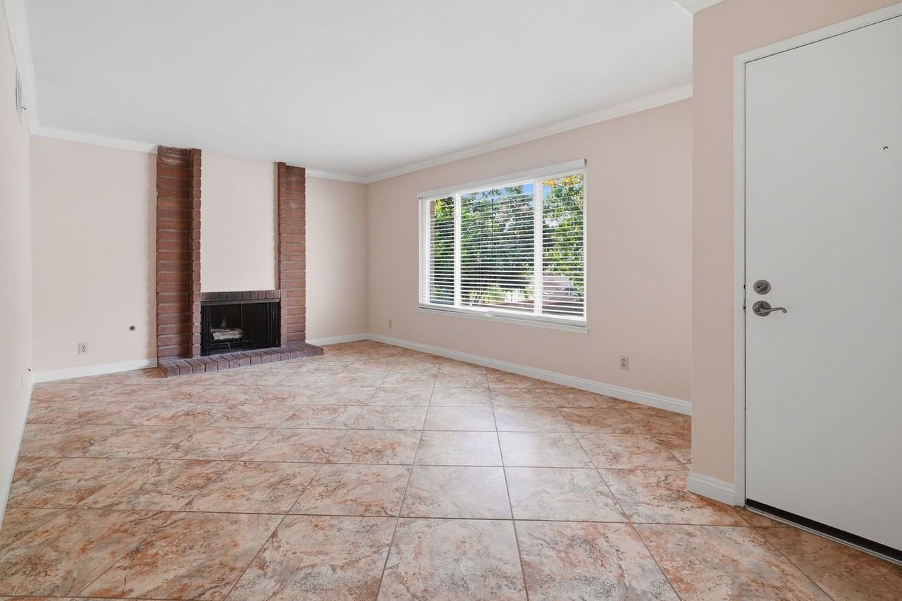 23241 Redbud Ridge Cir - Photo 4 of 27