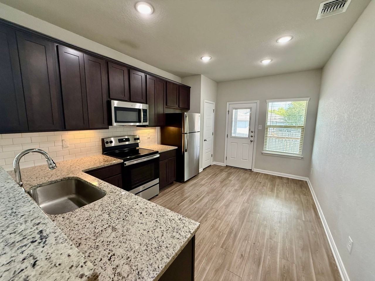112 Joseph Cir - Photo 6 of 22