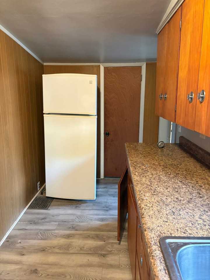 936 6th St - Photo 2 of 11