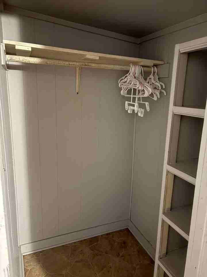 936 6th St - Photo 7 of 11