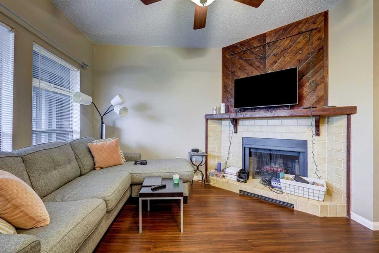 2901 San Jacinto Blvd #204 - Photo 4 of 13