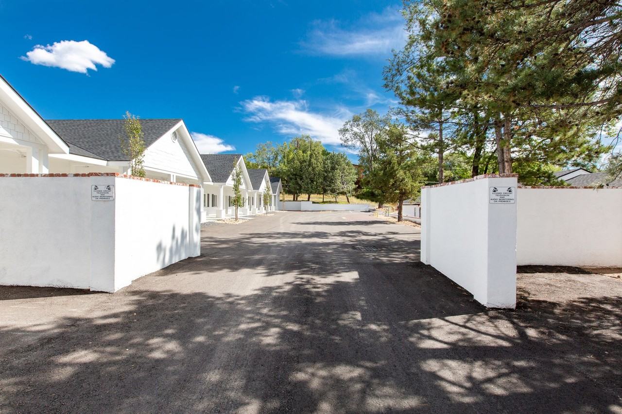 Studios for Lease Mo - Photo 6 of 10