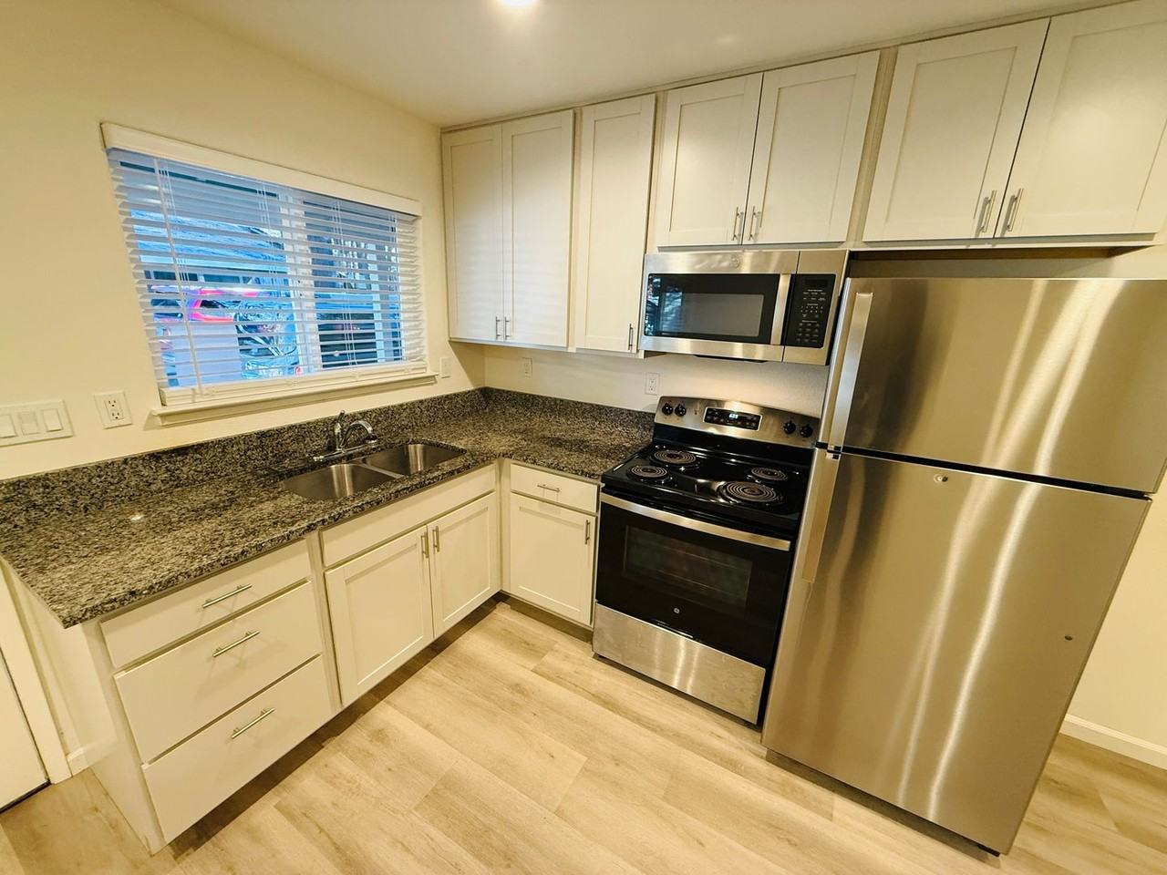 946 Modesto Ave #3 - Photo 7 of 15