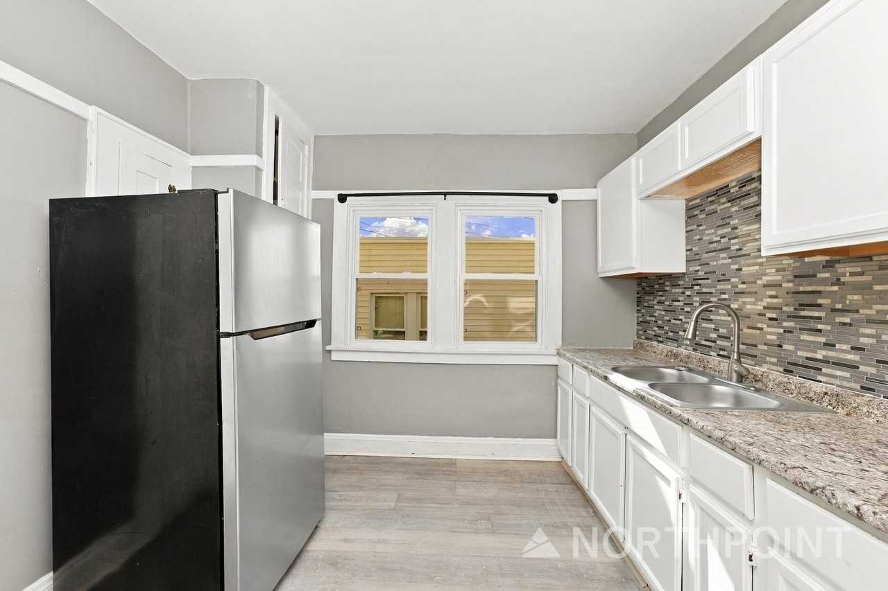 2195 Edgewood Rd - Photo 6 of 10