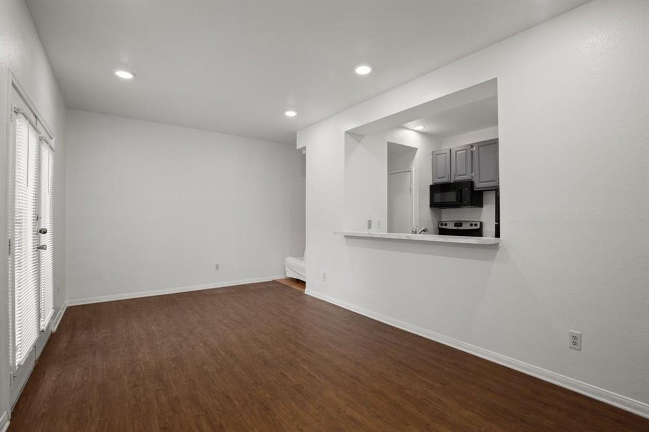 2217 San Gabriel St #304 - Photo 3 of 13