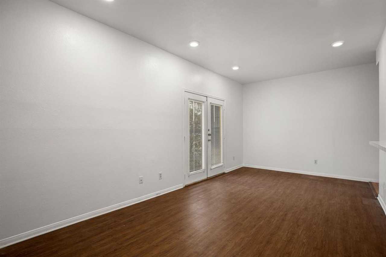 2217 San Gabriel St #304 - Photo 4 of 13