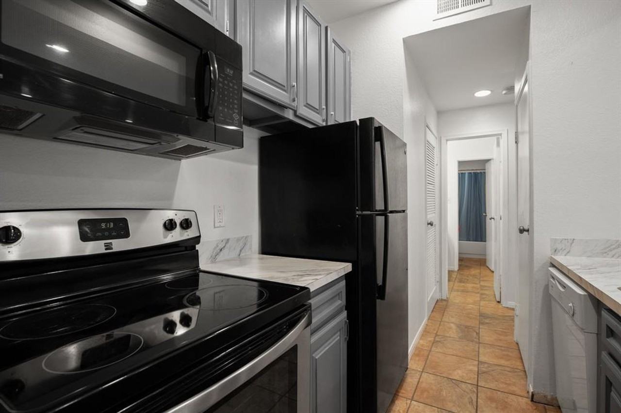 2217 San Gabriel St #304 - Photo 5 of 13