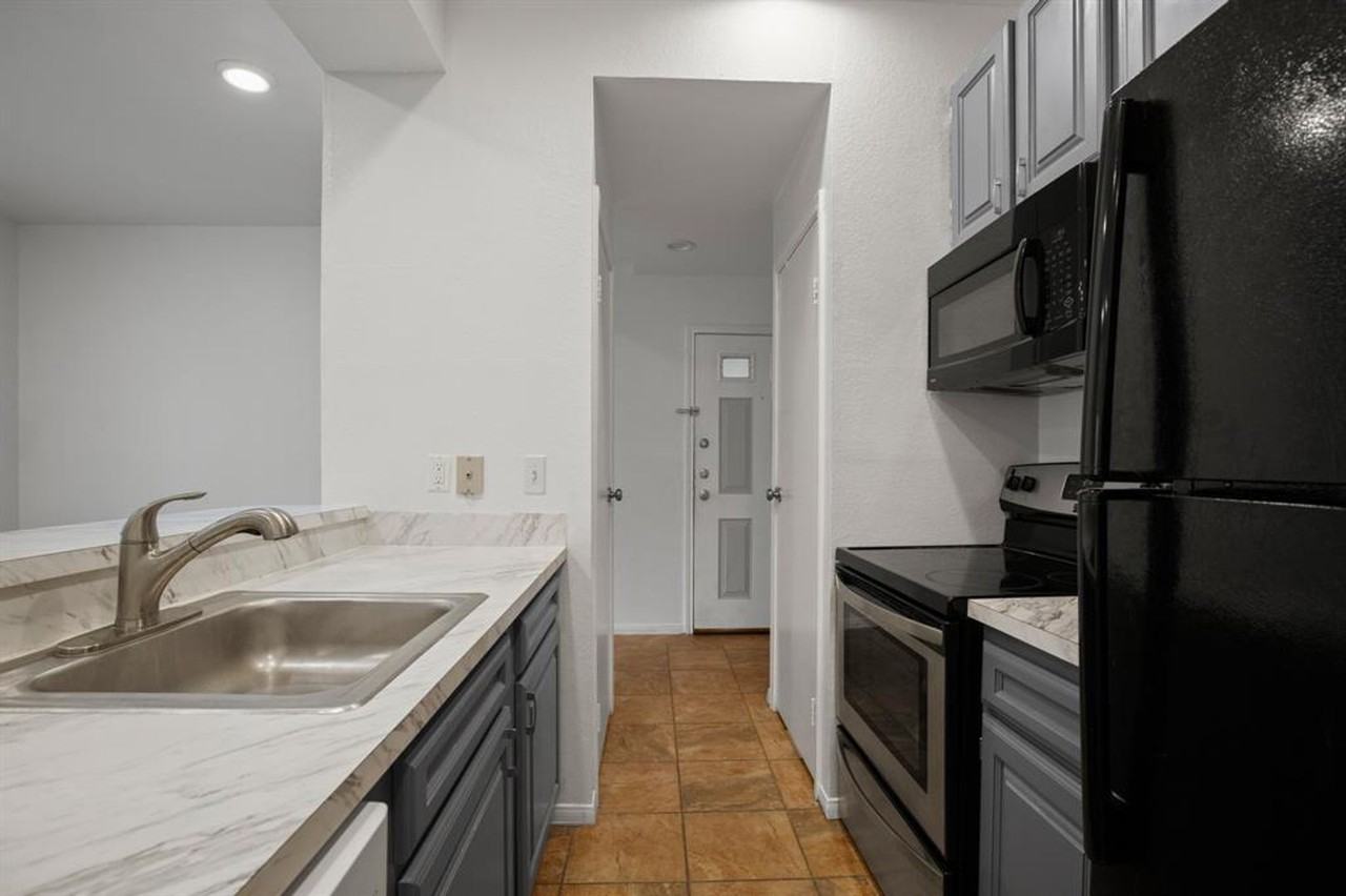 2217 San Gabriel St #304 - Photo 7 of 13