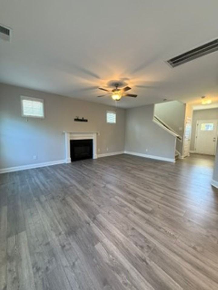 59 Greenview St - Photo 3 of 23