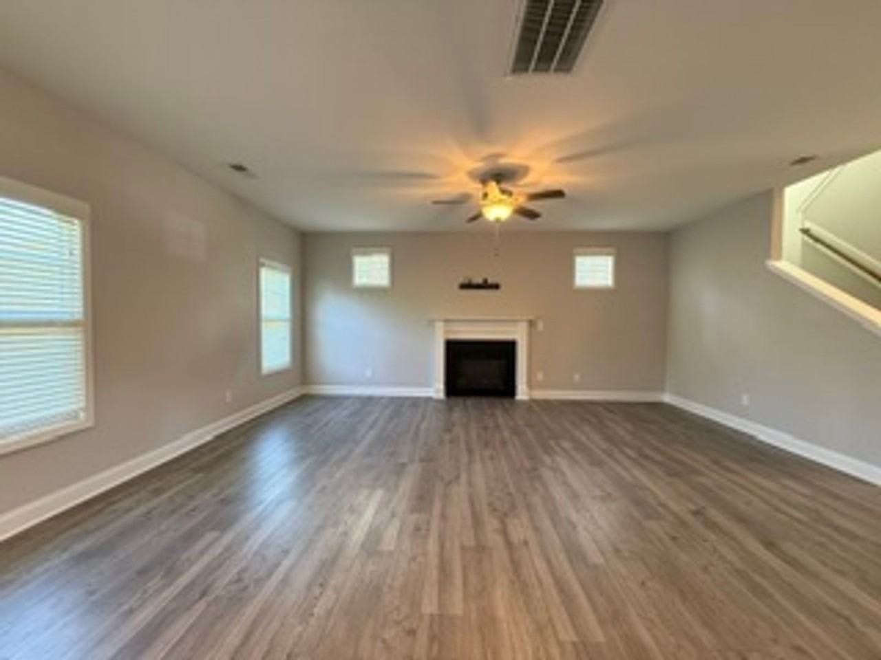 59 Greenview St - Photo 4 of 23