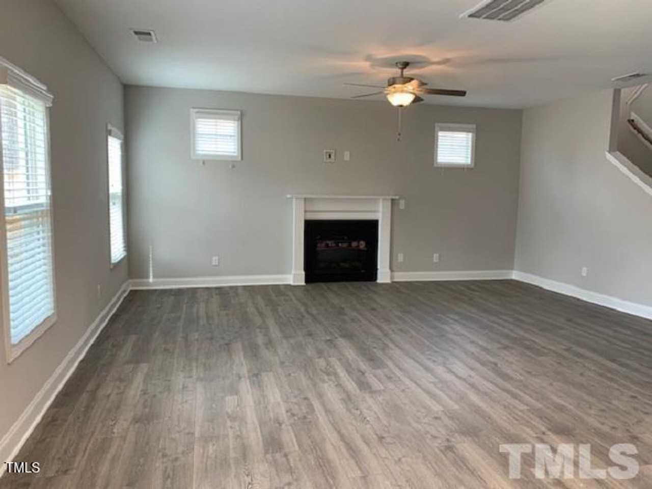 59 Greenview St - Photo 5 of 23