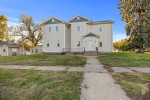 featured image of 402 S 3rd St