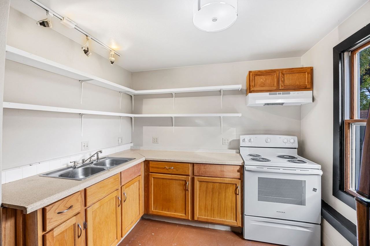 1812 Francis Ave - Photo 4 of 14