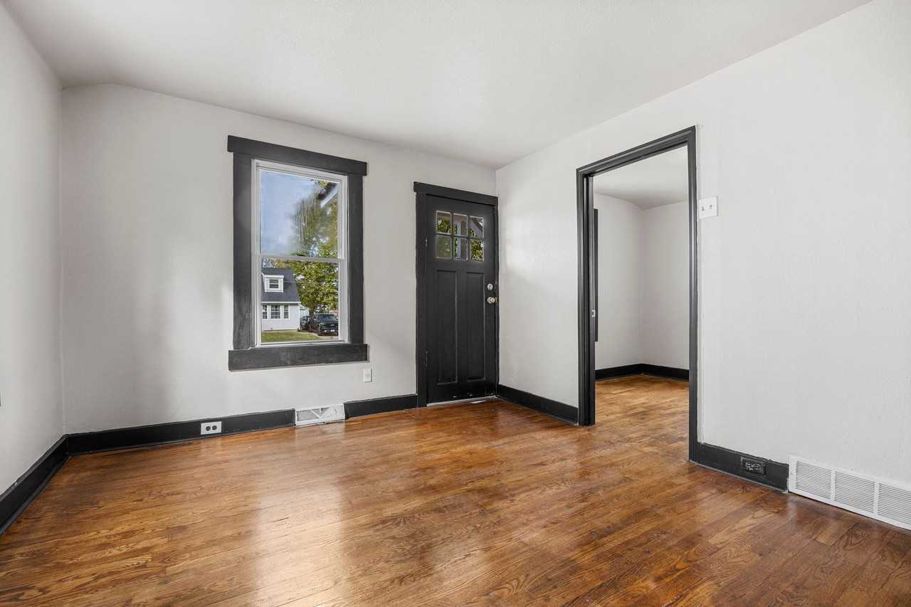 1812 Francis Ave - Photo 5 of 14