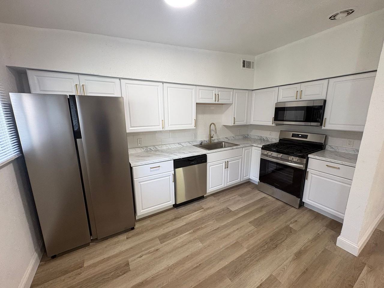 8300 Pepperidge Dr - Photo 4 of 9