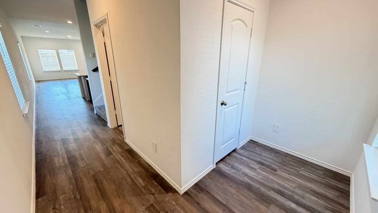 5742 Indigo Ridge Ct - Photo 4 of 31