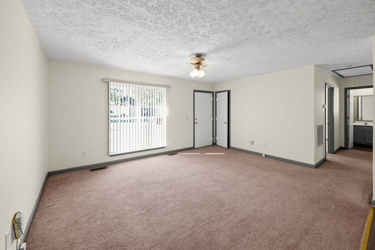 5813 Mackie Pl - Photo 5 of 12