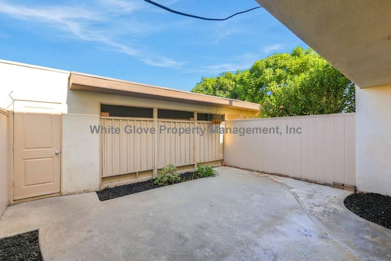9851 Villa Pacific Dr - Photo 3 of 18