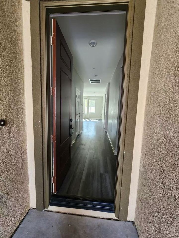 20565 Lost Creek Rd - Photo 3 of 21