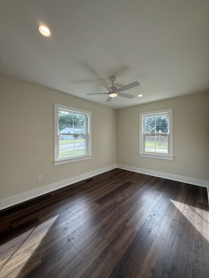 1121 Brighton Rd - Photo 7 of 11