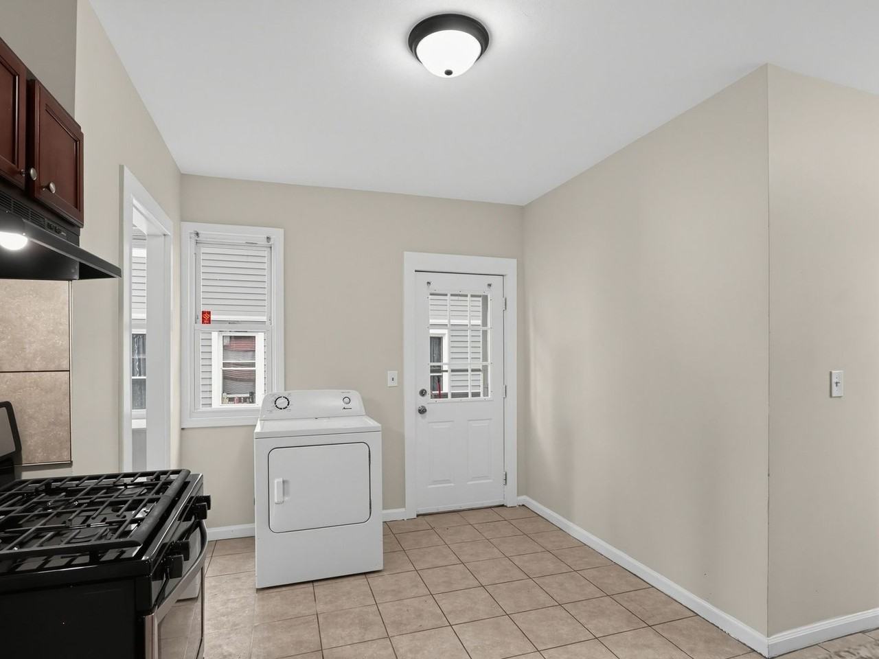 10 Cottage St - Photo 5 of 11